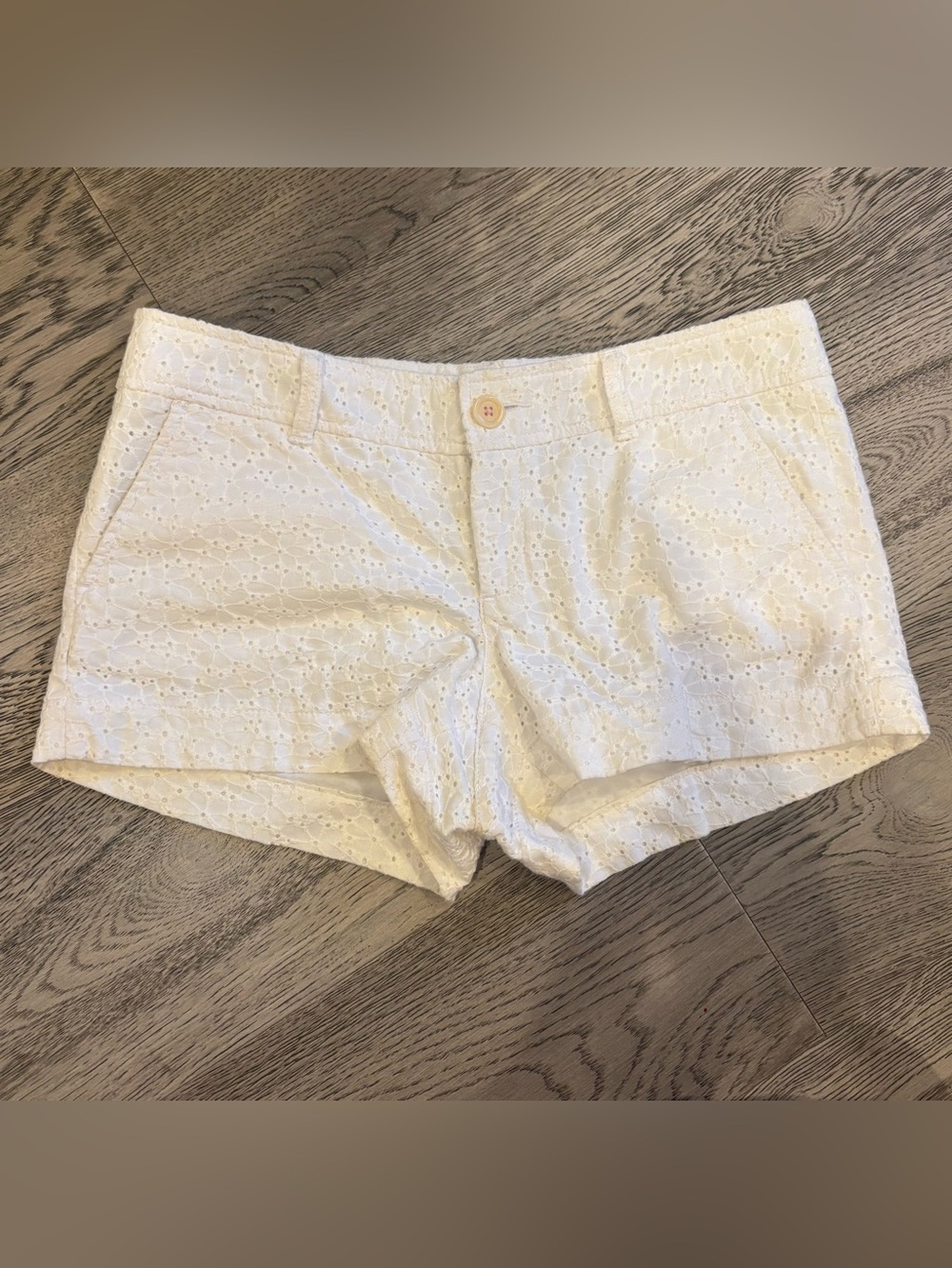 Lilly Pulitzer White Eyelet Shorts Cotton Summer Preppy Coastal Size 6